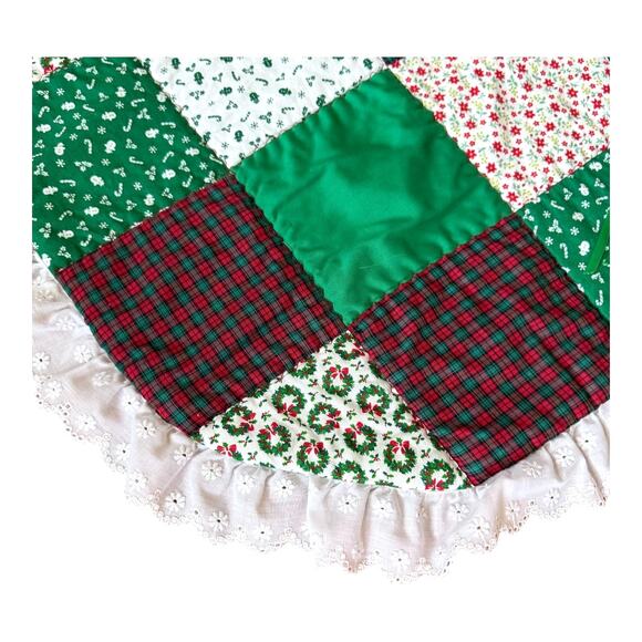 Handmade QUILT TREE SKIRT Green Eyelet Lace 38.5” Square Christmas Decor Vintage - Picture 4 of 5